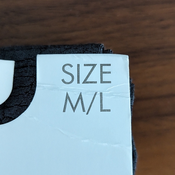 4 for $25 - HUE - Opaque Crocodile Luster tights - Picture 3 of 4